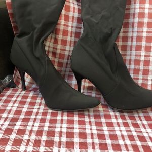 Donald Pliner 8M Tall 4" Heel Boots